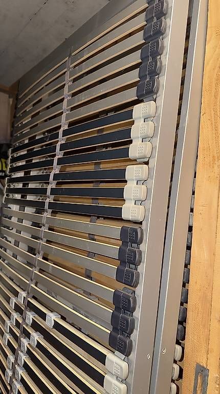 Lattenroste: Sommier 90x200 – Gebraucht aus Renens VD von tha_98pw