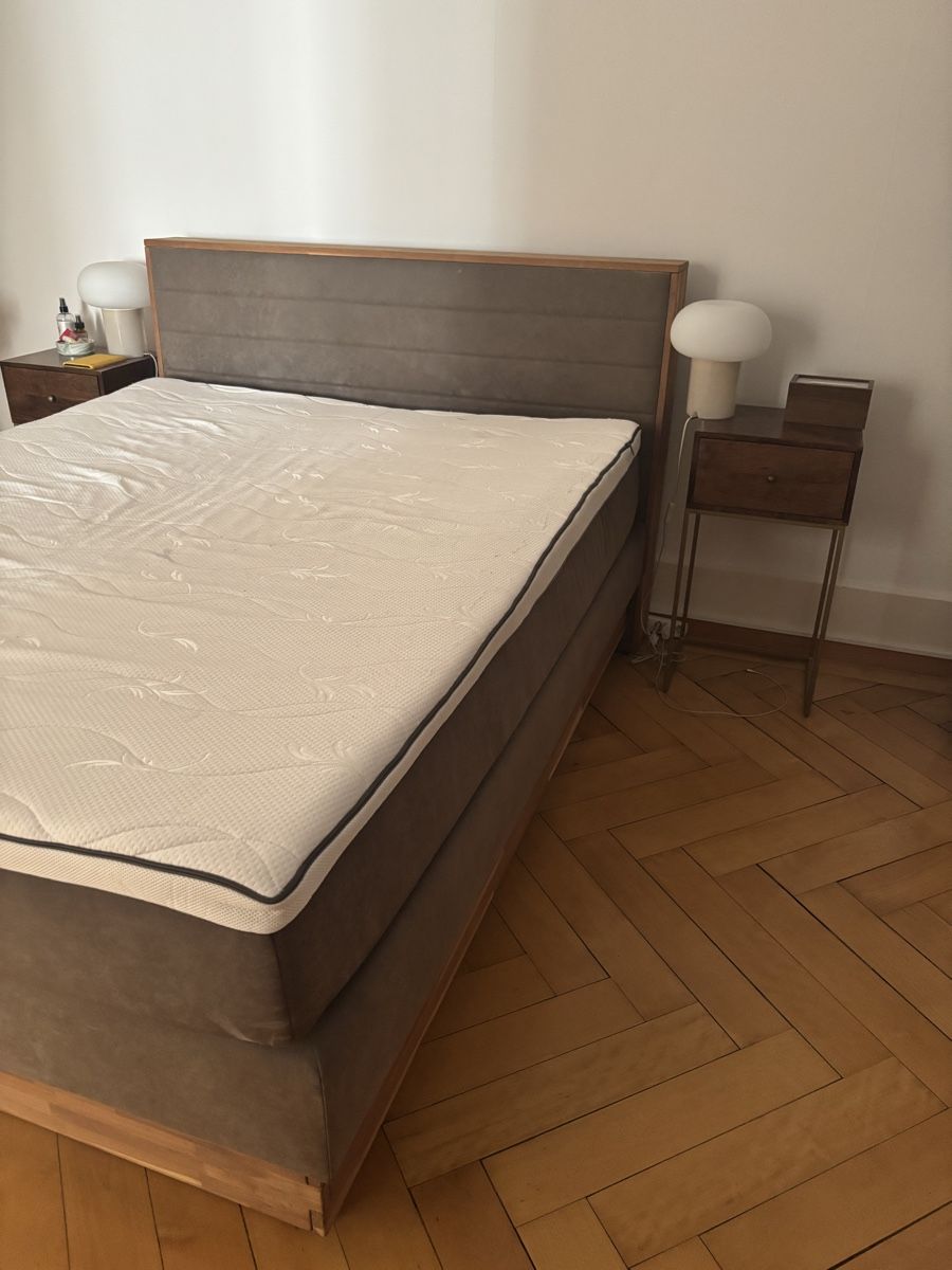 Lits: Boxspringbett in Top Zustand 160cm inkl. Nachttische – D'occasion à Zürich par MagdalenaL98 1