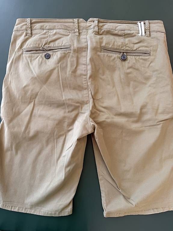 Pantaloni: Kurze beige Hosen Herren – Nuovo e nell'imballaggio originale da Luzern venduto da Sportstudentin 2