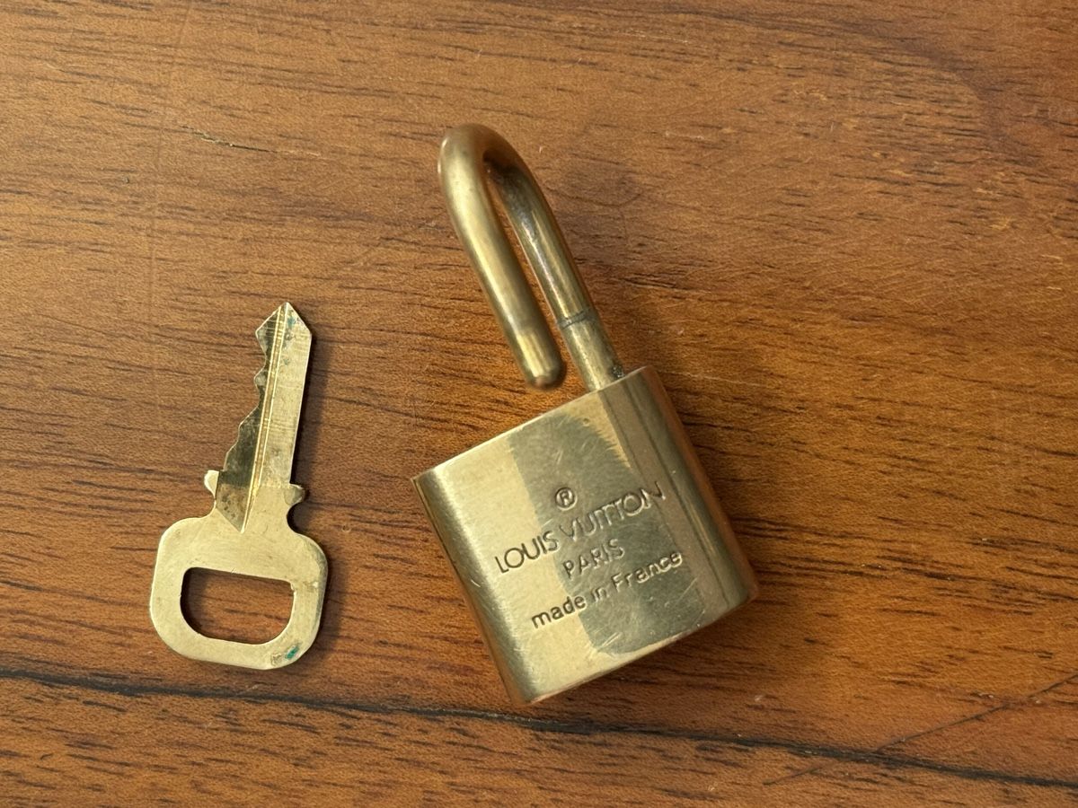 Louis Vuitton Schlüsselanhänger & - bänder: Cadenas Louis Vuitton  – Gebraucht aus Sierre von OCNL 2
