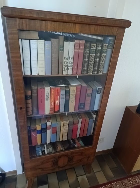 Bucherschrank Mit Glasturen Antik