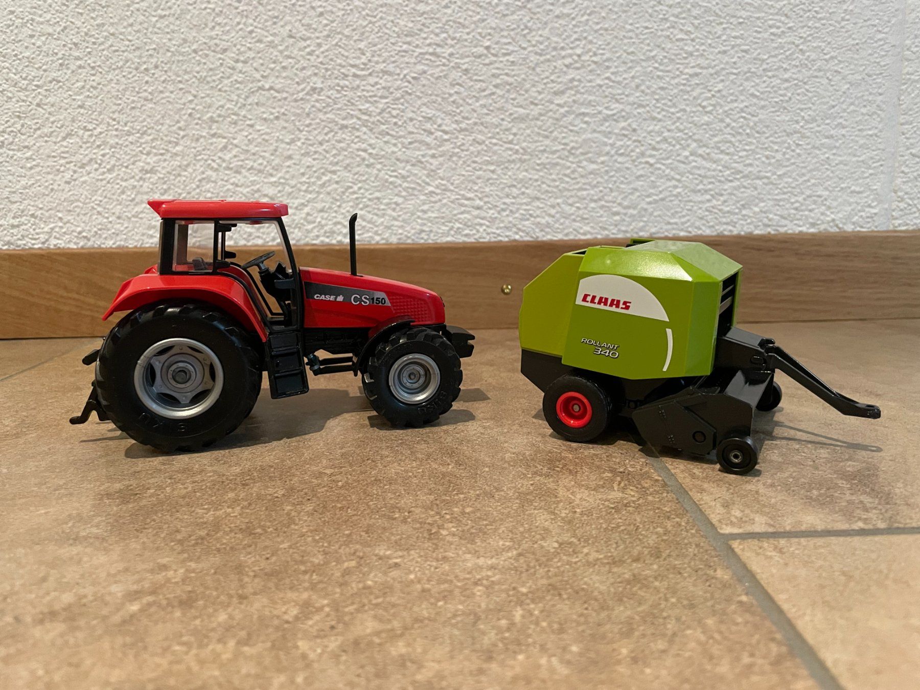 Case IH Traktoren: SIKU Case CS 150 mit Claas Rundballenpresse – Neu und originalverpackt aus Kreuzlingen von Stefan1150 2
