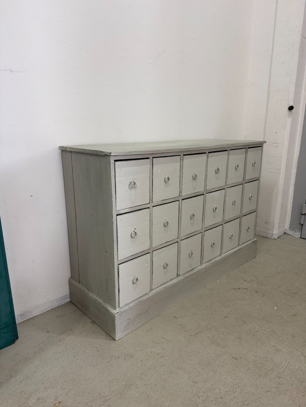 Commodes: Apotheker Kommode Sideboard hellgrün restauriert börnie's – D'occasion à Gränichen par boernies01 1