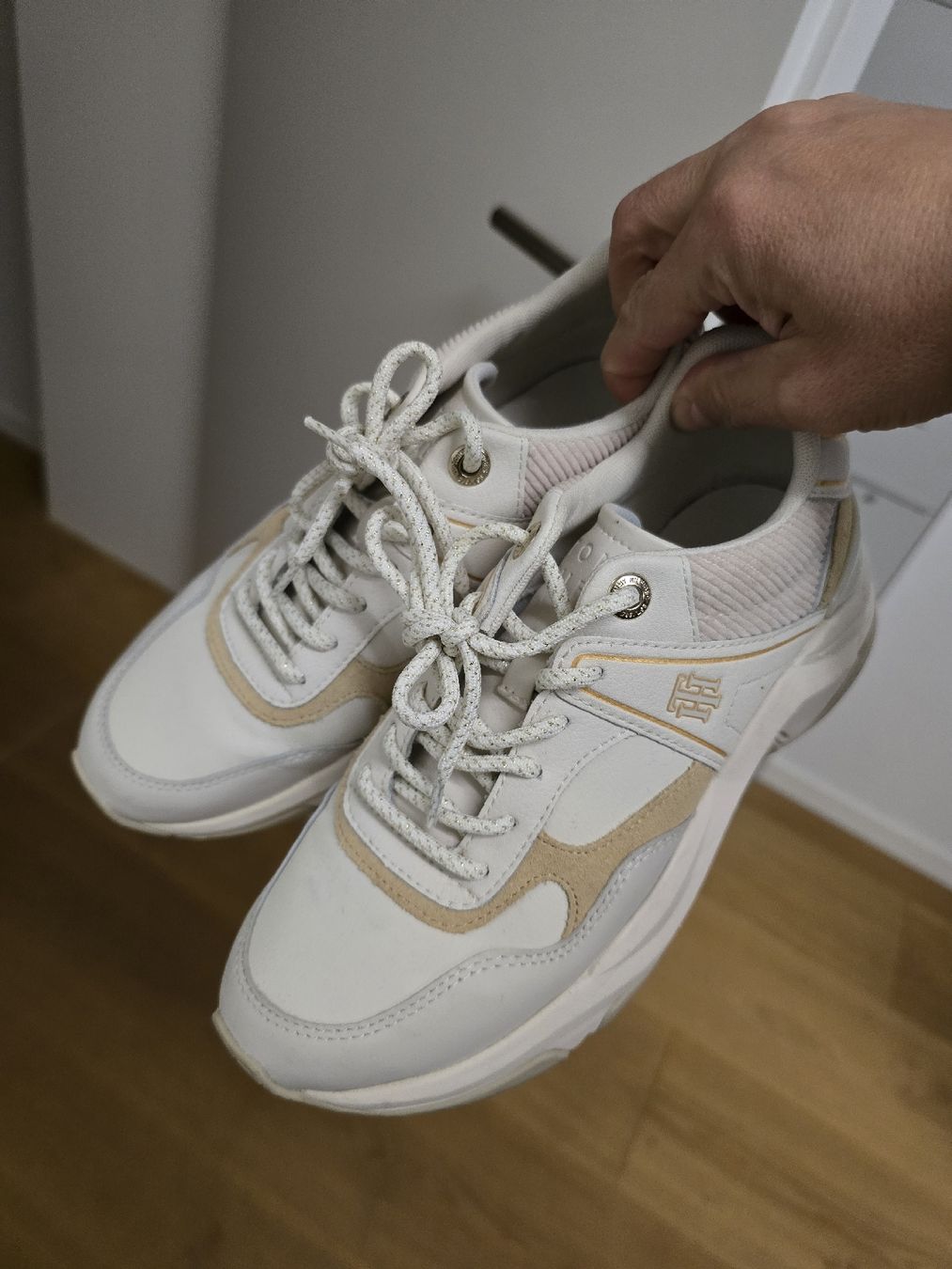 Tommy Hilfiger Scarpe da donna: Tommy Hilfiger Platform Sneaker Gr. 37 – Usato da Dietikon venduto da Kaska2020 2
