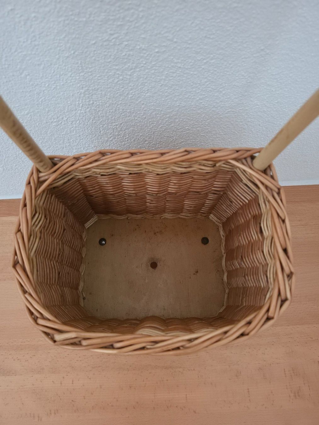 Spielzeuge: Herziges Postiwägeli, Einkaufswagen aus Korb – Gebraucht aus Waltenschwil von Frederik0 5