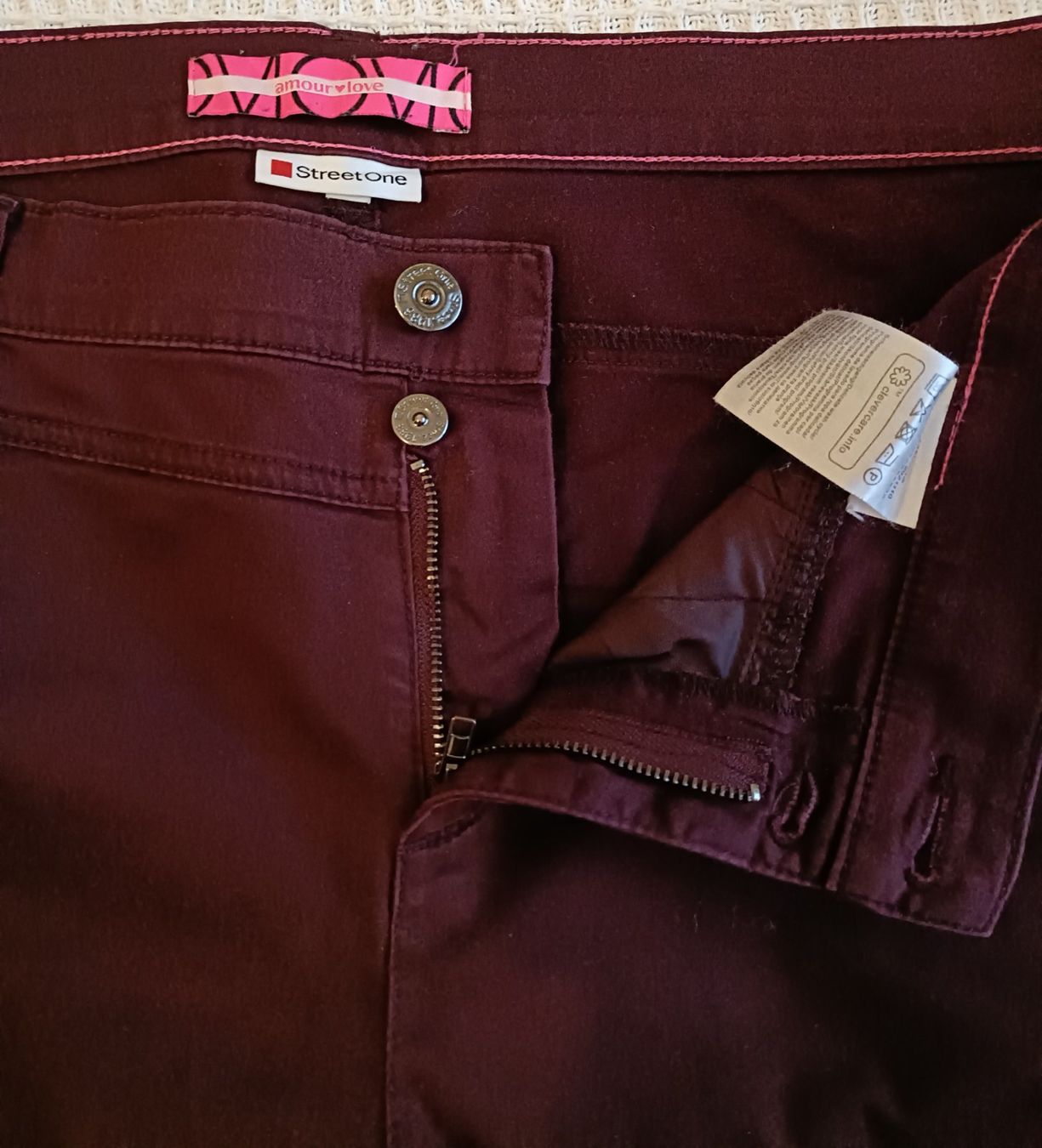 Hosen: Damenhose weinrot – Gebraucht aus Oftringen von UrsulaW01 2