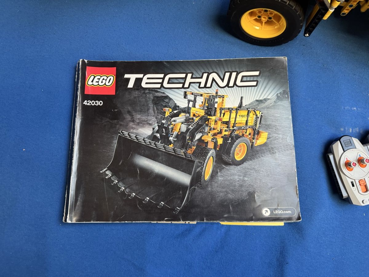 Lego Kit di costruzioni: Lego Technic 42030 Volvo Radlader – Usato da Breitenbach venduto da D4RIO99 1