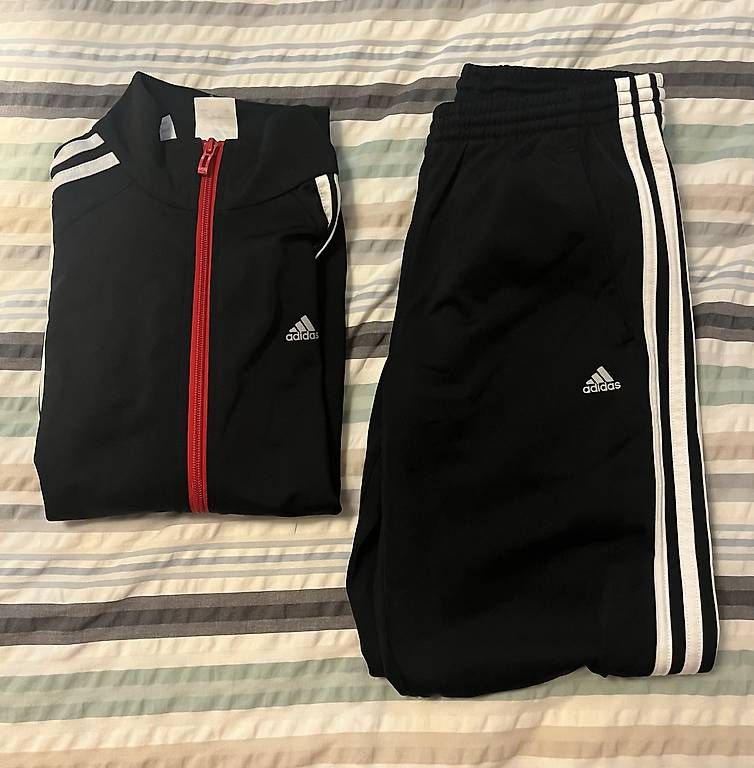 Lots de vêtements: Ensemble Adidas  – D'occasion à Chavannes-Renens par luc_52p8 1
