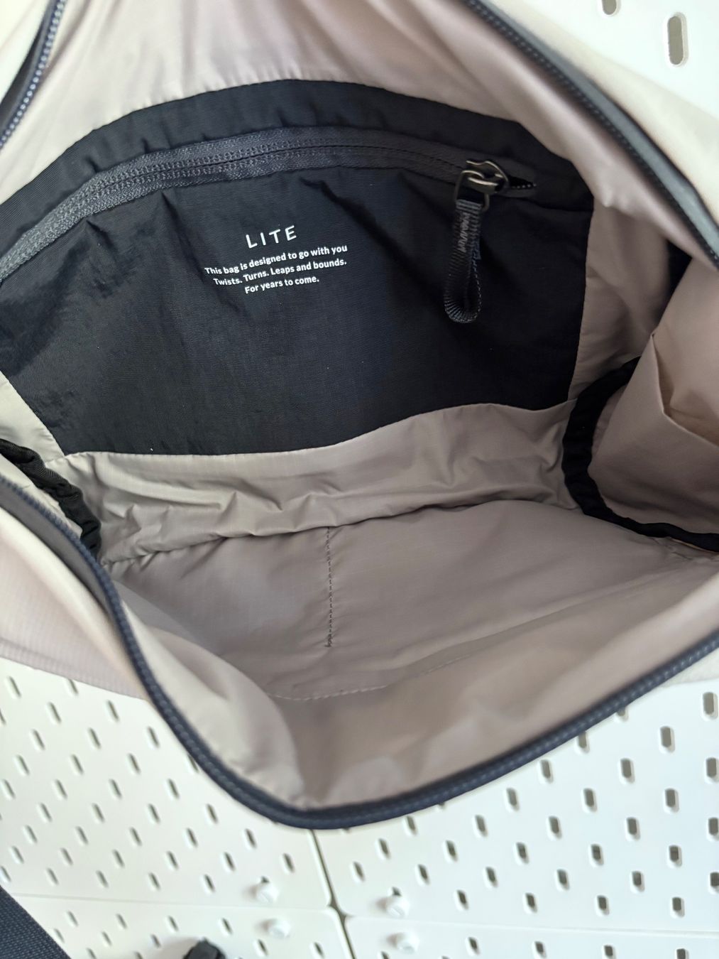 Bellroy Taschen: Bellroy Lite Sling Ash colour – Neu (gemäss Beschreibung) aus Zürich von hol_bc6v 1