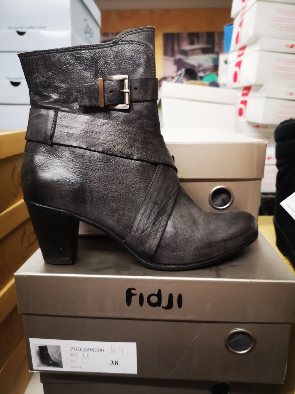 Damenschuhe: Damenschuh – Neu und originalverpackt aus Möhlin von Highwaytom