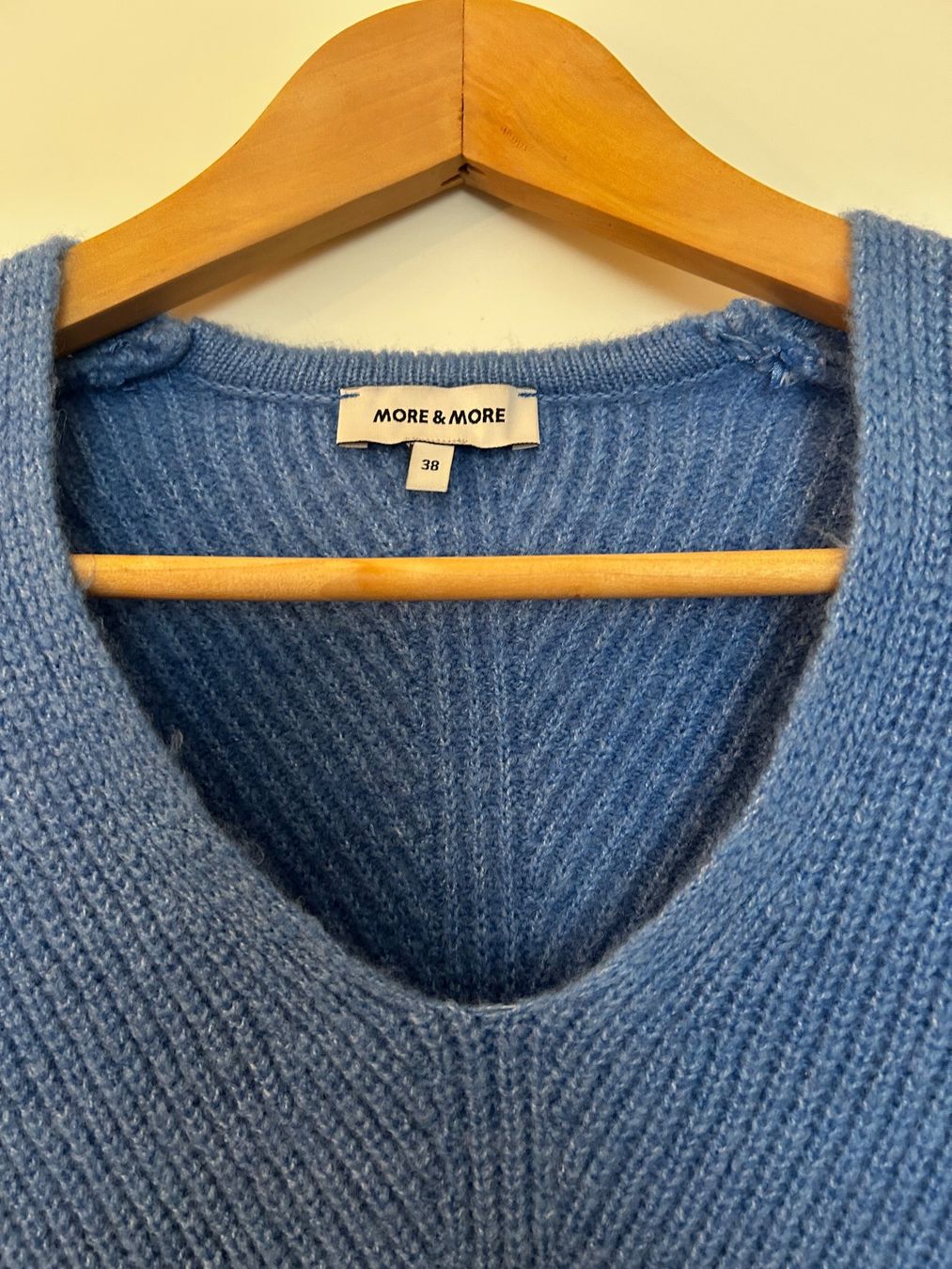 More & More Maglioni & Felpe: MORE & MORE Pullover: Gr. 38, hellblau, V-Ausschnitt (neu) – Nuovo (secondo la descrizione) da Basel venduto da Interstellar85 4