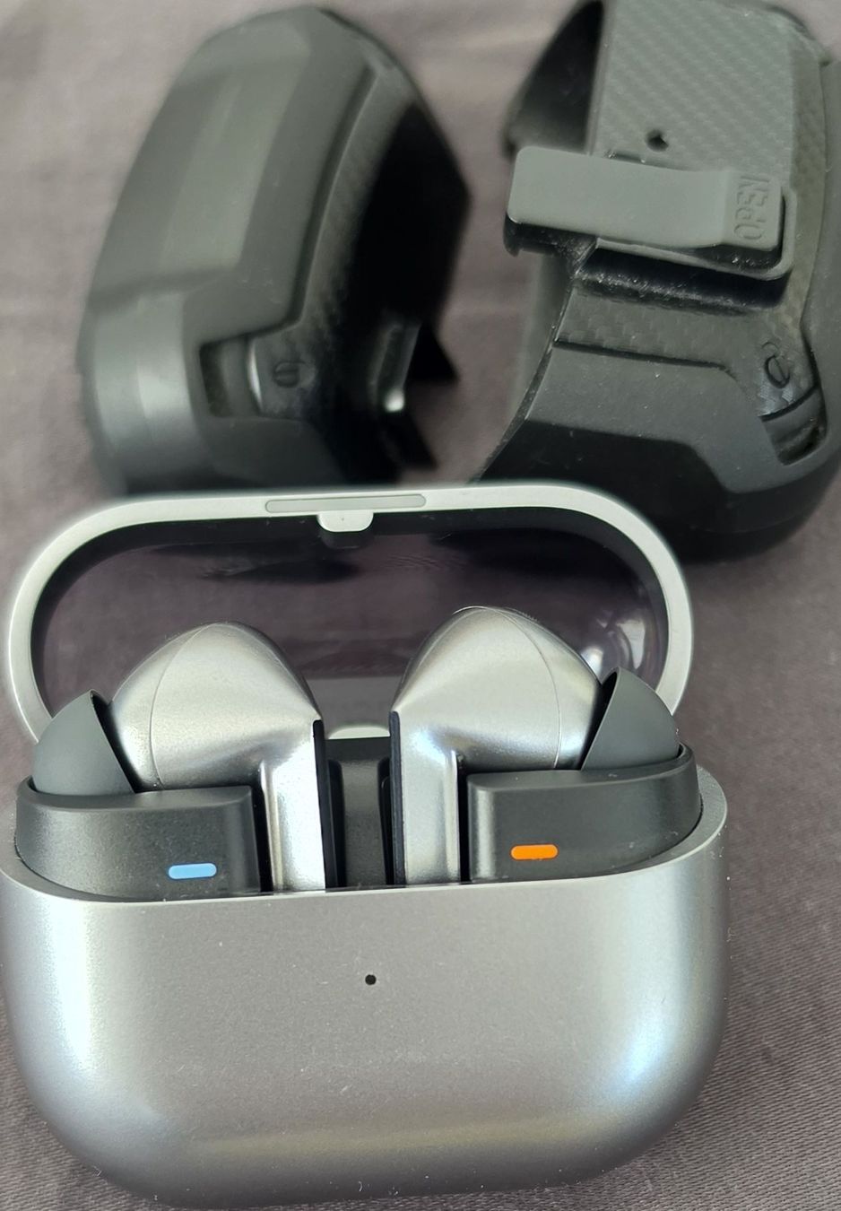 Samsung Kopfhörer: Samsung Galaxy Buds 3 Pro with Case and protector case – Gebraucht aus Bassersdorf von LiveLove