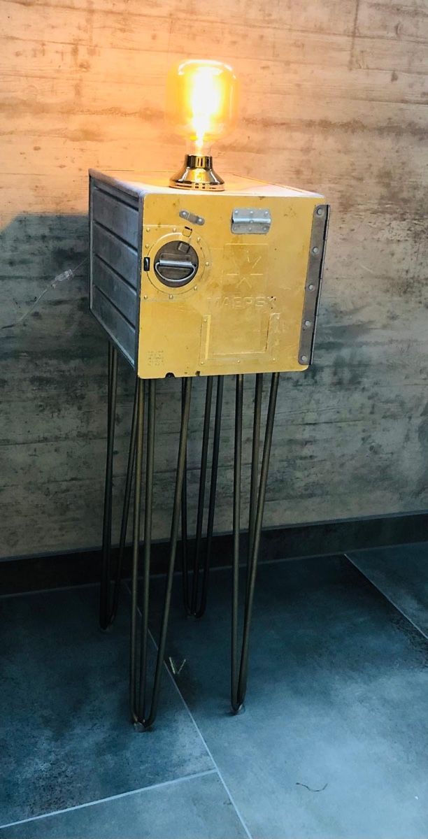 Lampade: Flugzeugtrolley Leuchte Lampe Beistelltisch – Usato da Fruthwilen venduto da car_5q9w 8