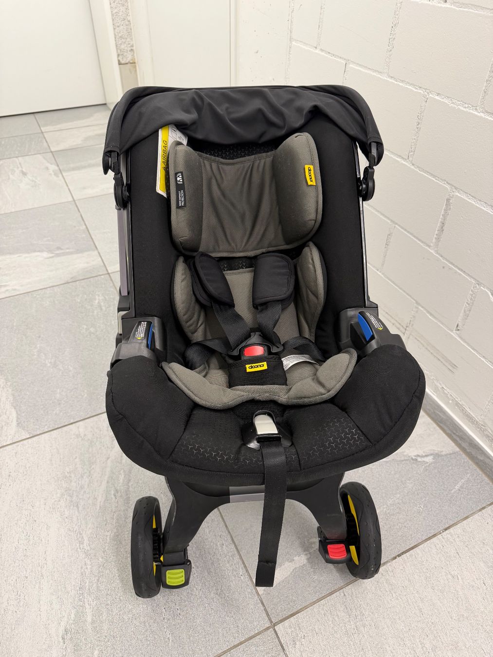 Doona Seggiolini per auto: Doona: Babyschale & Kinderwagen in einem – Usato da Hirzel venduto da mert.gyz 3