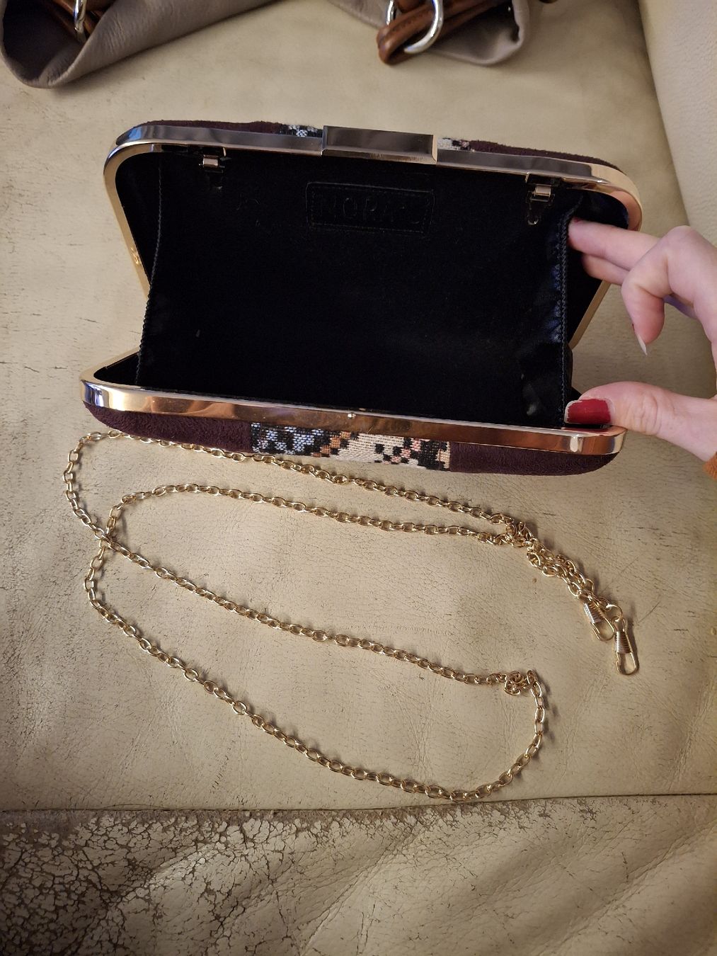 Taschen für Damen: Dunkelrote Clutch mit Kette – Neu (gemäss Beschreibung) aus Dinhard von lor_p8fn 1