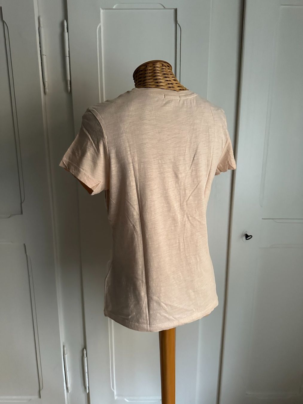 Calvin Klein T-shirt: CALVIN KLEIN - T-Shirt nude S – Usato da Zürich venduto da Diazaio 2
