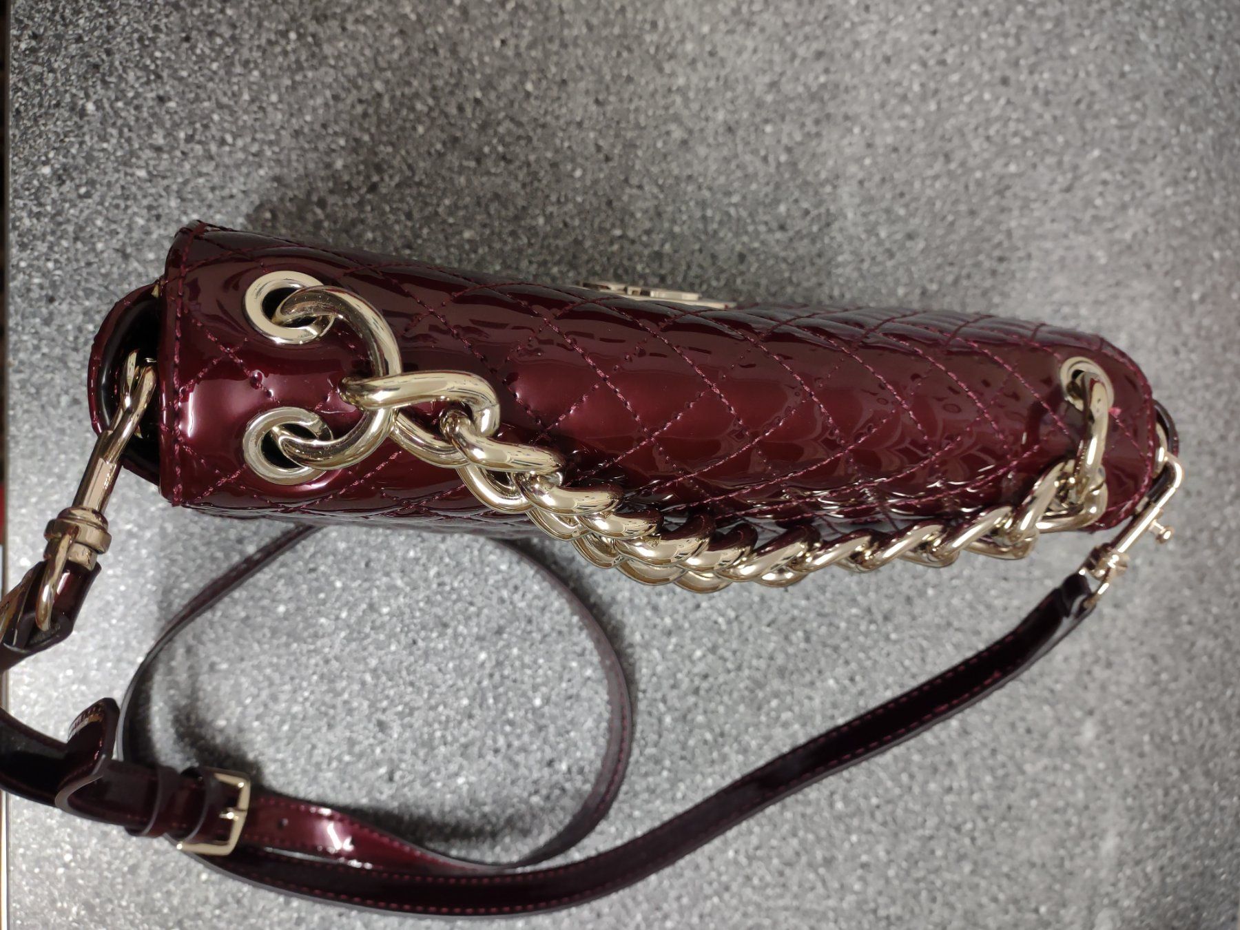 Guess Taschen für Damen: Original Guess Tasche Weinrot – Neu (gemäss Beschreibung) aus Montlingen von Nikita-Sidney 4