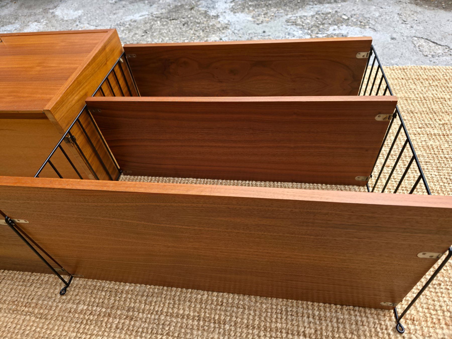 String Scaffali: Originales  Mid Century Stringregal  in Nussbaum – Usato da Haslen AI venduto da Vintagelix 6