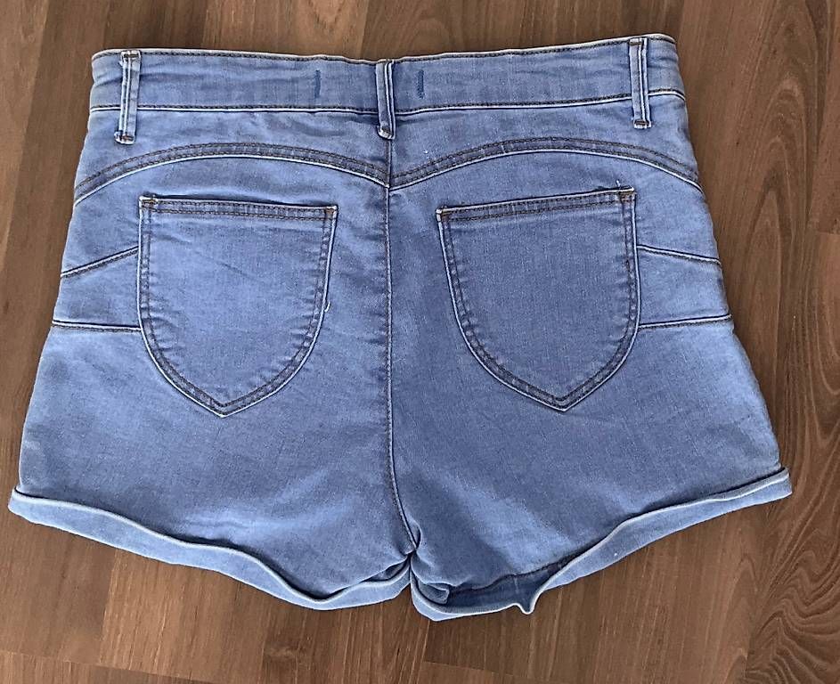 Pantaloni: Tally Weil Shorts Damen – Usato da Niederwangen BE venduto da mcp_l62p 1