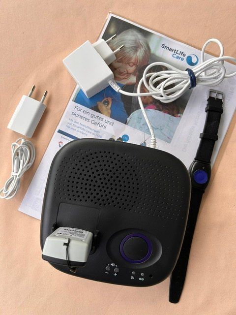 SmartLife Care Alarmanlagen: Notrufgerät Smart Life Care – Gebraucht aus Gossau ZH von azz_y8q8 2