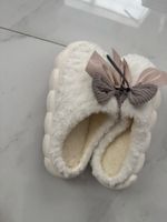 Hausschuhe Damen Faux Fur Weiss mit Schleife neu