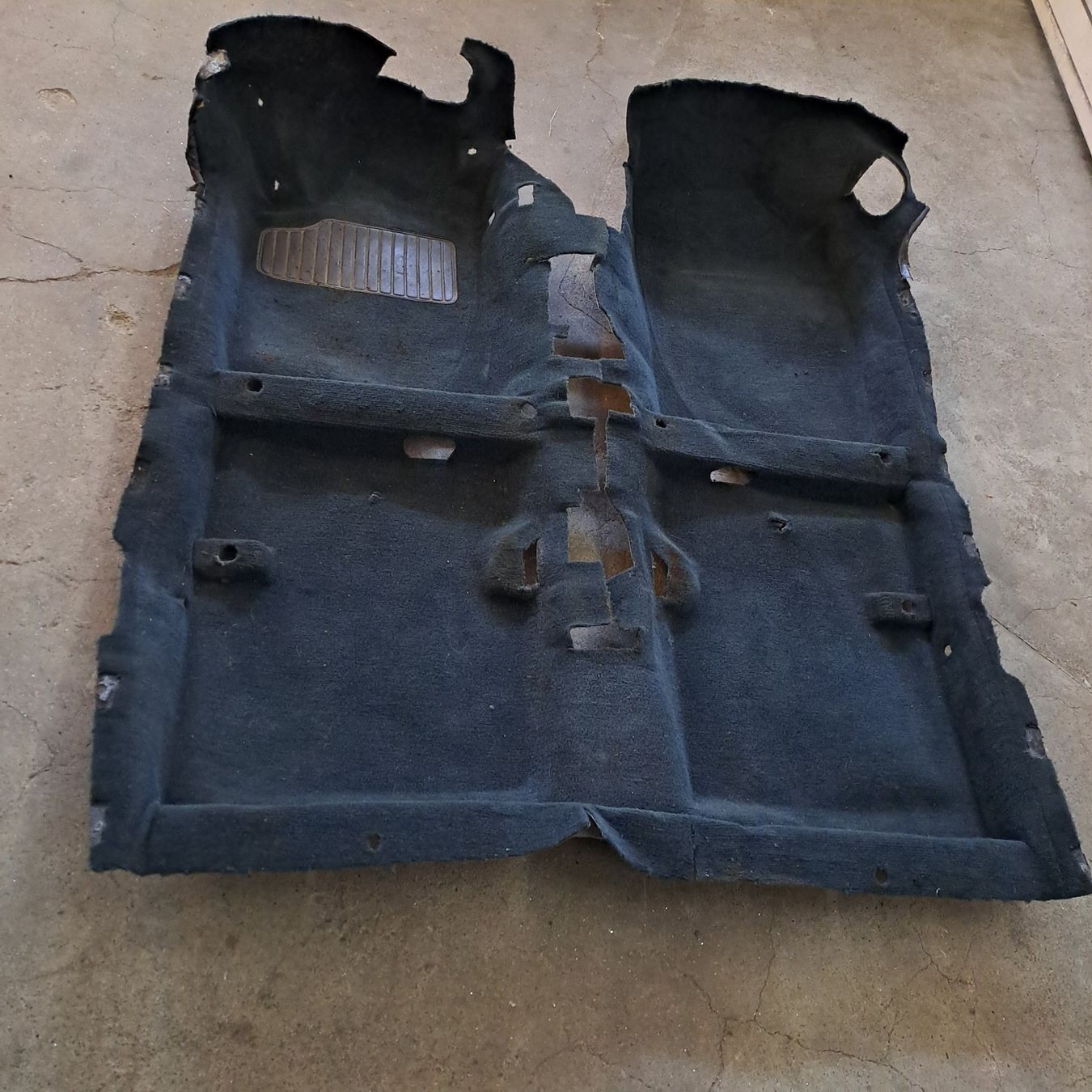 Alfa Romeo Tutti pezzi di ricambio auto: Alfa 164 Super Teppich – Usato da Reinach BL venduto da Alfasepp