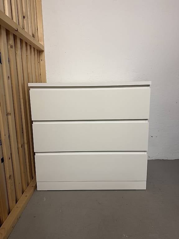 Cassettiere: Ikea Malm Kommode weiss – Usato da Basel venduto da Ohschaumal