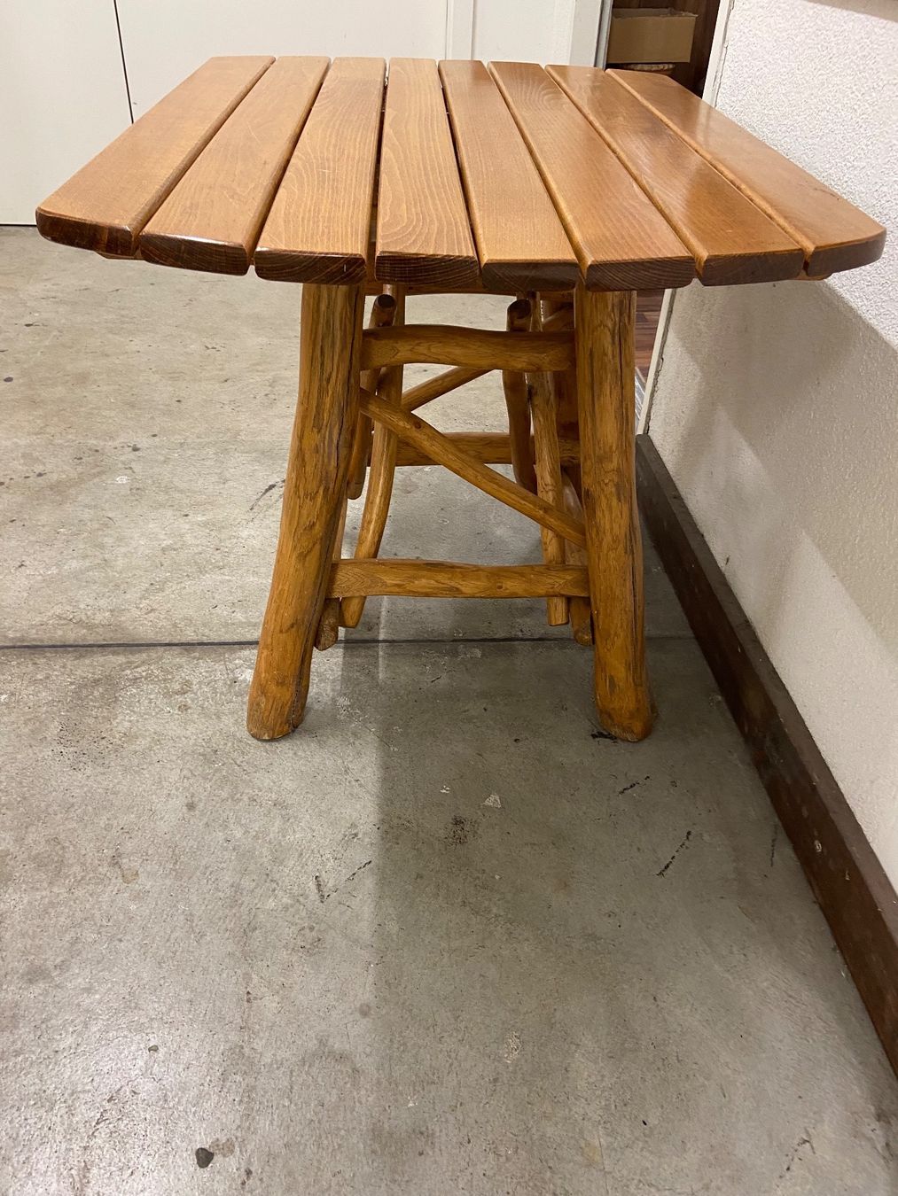 Tavoli: HOLZTISCH FÜR GARTEN/BALKON – Usato da Dietikon venduto da brocki-eyra 6