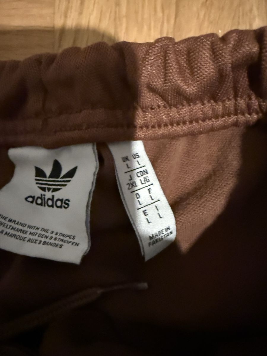 Adidas Hosen: Adidas Trainerhose Braun Grösse L – Gebraucht aus Solothurn von EmanuelKummer 2