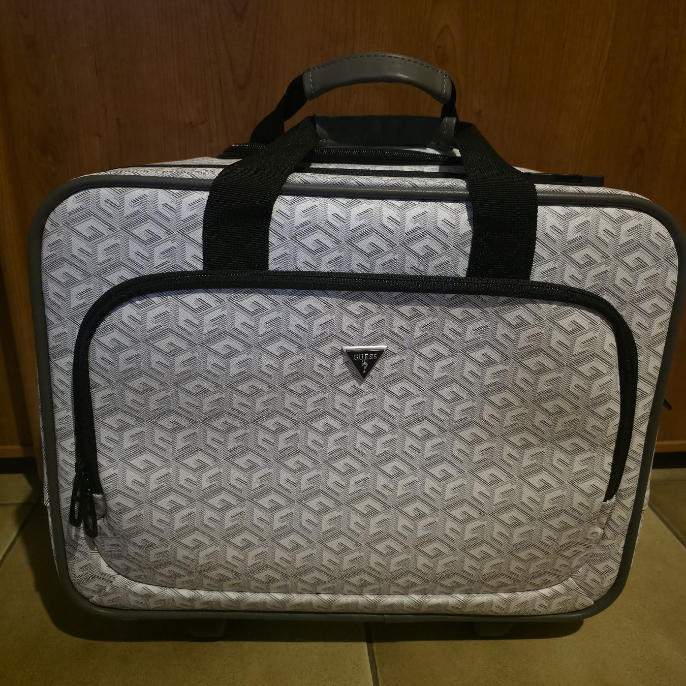 Sonstiges zu Aviatik: Trolley Guess bianco/grigio – Neu (gemäss Beschreibung) aus Rancate von sarah357