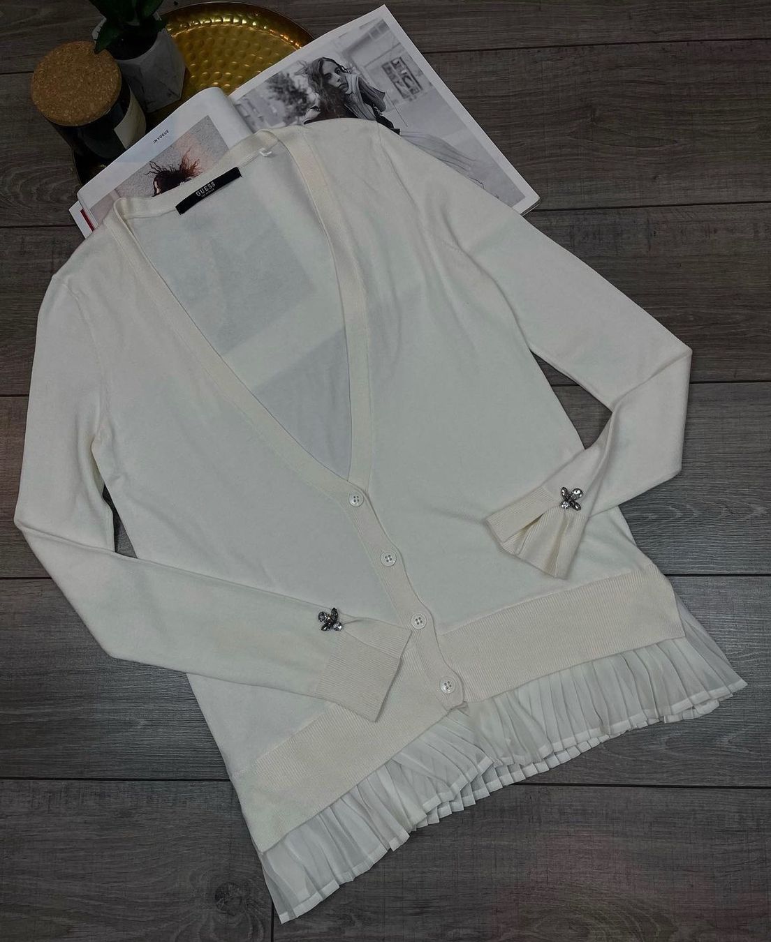 Guess Jacken: Strickjacke Guess Größe S – Gebraucht aus Safenwil von Ludmila_2807 2