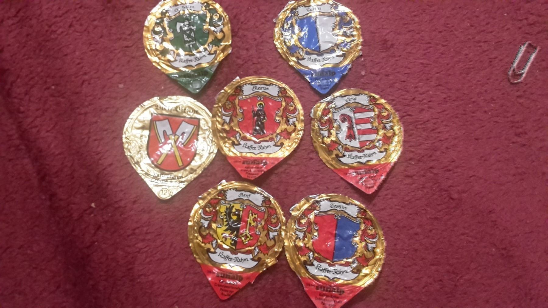 Opercules: 7 Kaffeerahmdeckeli Wappen gold – D'occasion à Schwarzenburg par Flamingo07