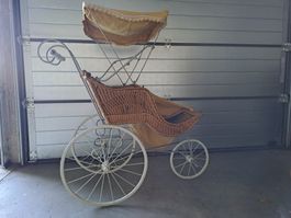 Korb- Kinderwagen, antik