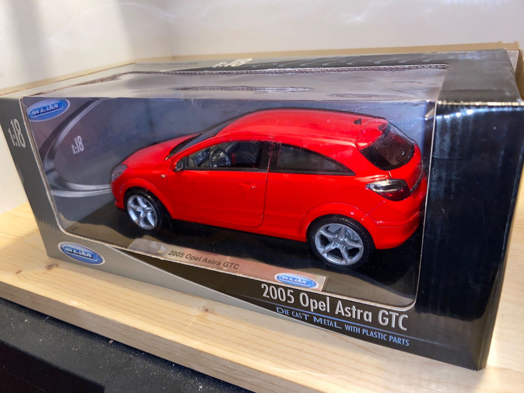 Opel Modellini d'auto: 2005 Opel Astra GTC 1/18 – Nuovo (secondo la descrizione) da Wohlen AG venduto da PrivatSammlung 1