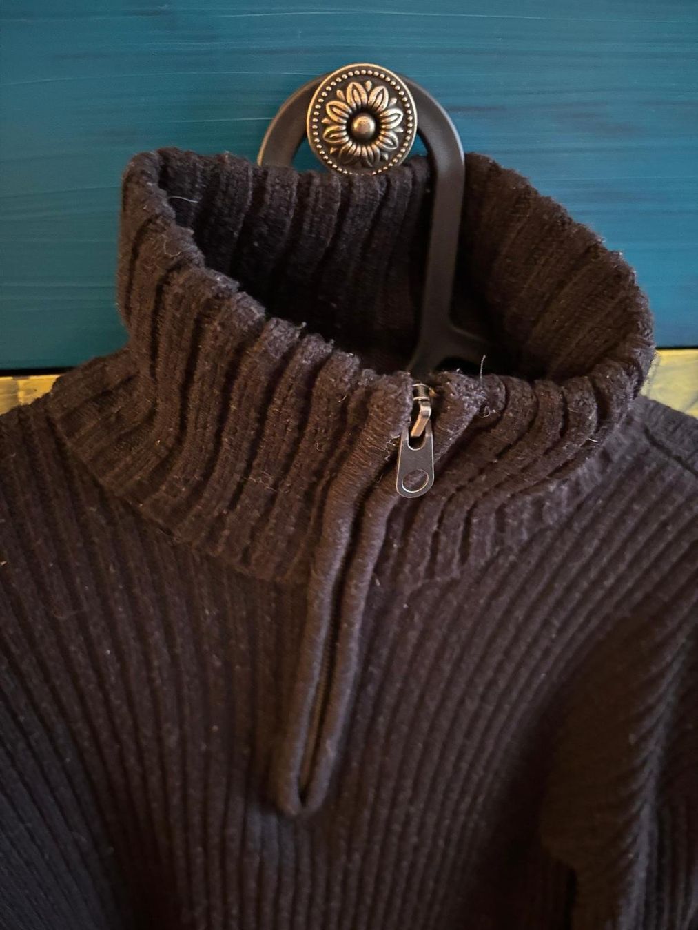 H&M Pullover & Sweatshirts: Warmer Winter-Pulli mit Reissverschluss, Schwarz, Grösse M – Gebraucht aus Bülach von reaos 1