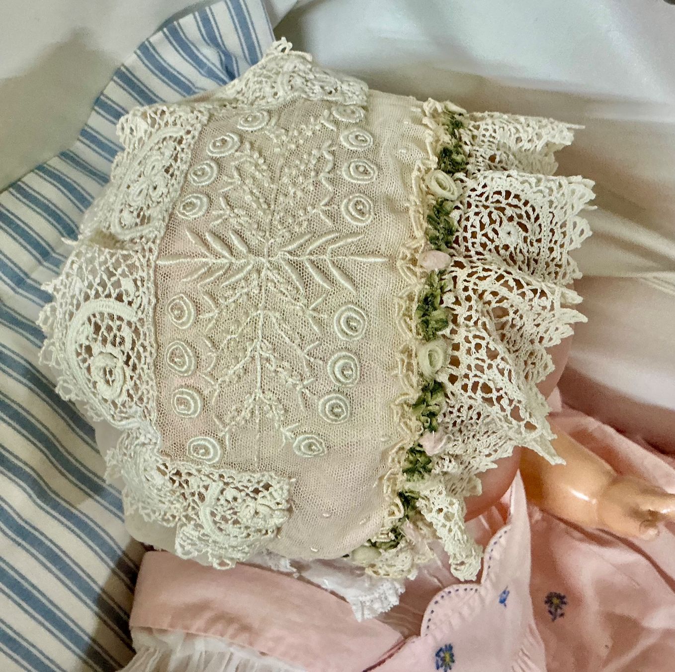Bambole: URALTES BABYHÄUBCHEN 1880 – Usato da Zell LU venduto da Silvermemory 5