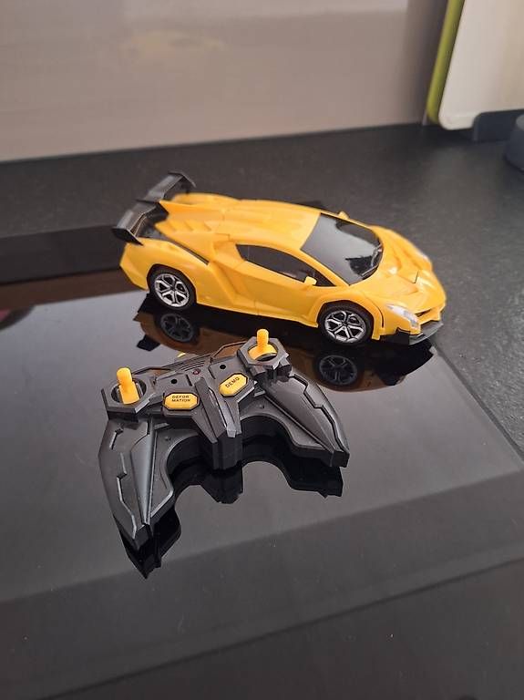 Giocattoli: Cbx RC Transformation Roboterauto 2 in 1 Auto und Roboter – Usato da Buochs venduto da DasBaerchi