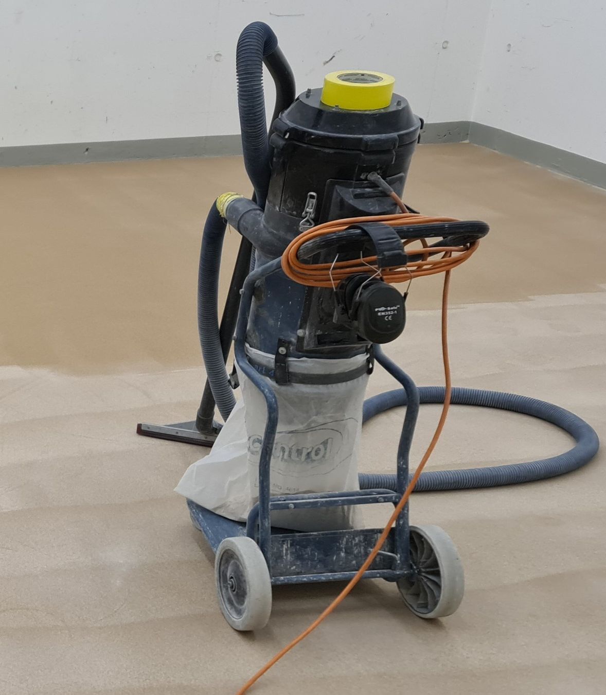 Aspirapolveri & Accessori: Industrie Staubsauger Dustcontrol DC 2900 – Usato da Gurzelen venduto da Webster64