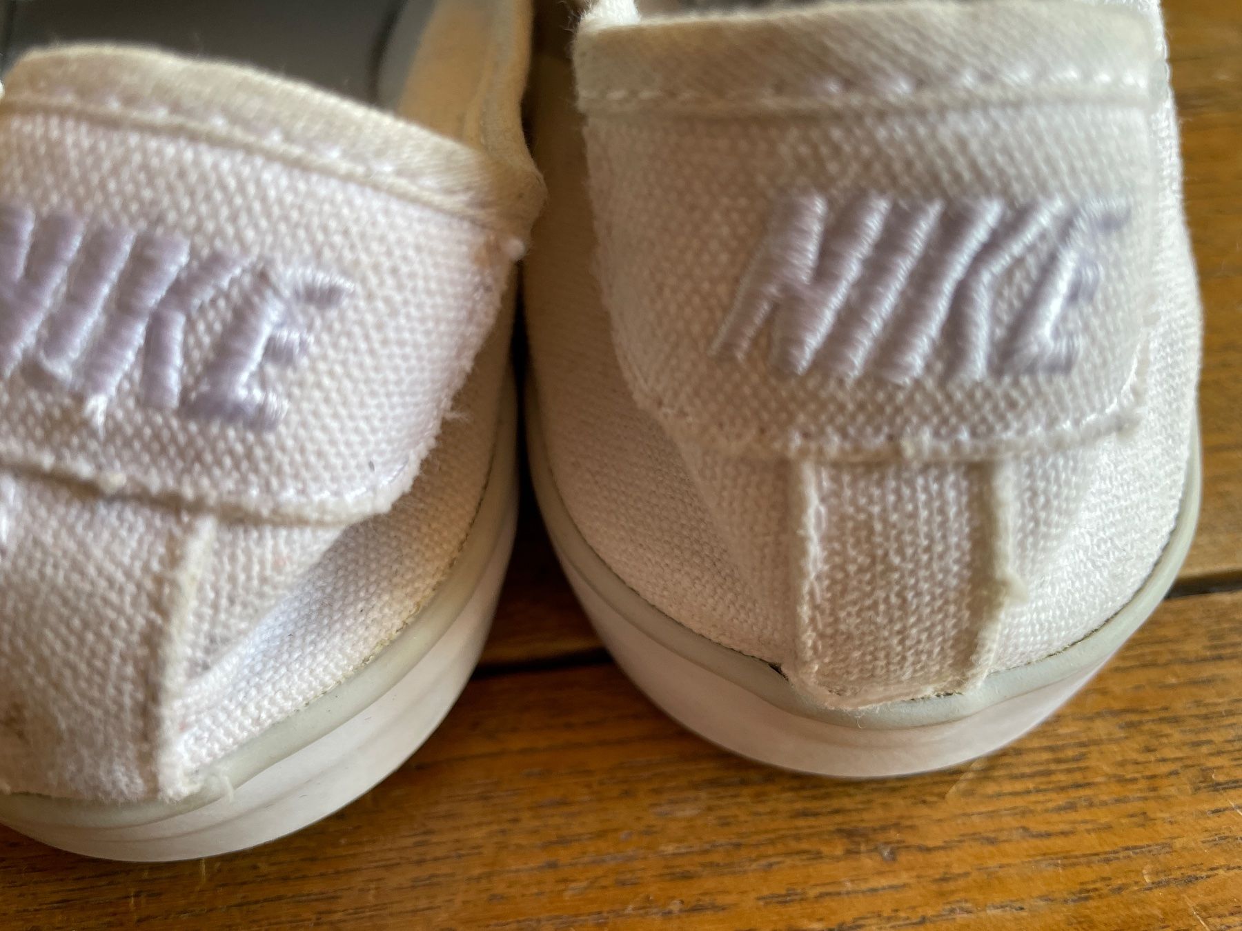 Nike Scarpe da donna: Nike Stoff Sneaker weiss Gr. 38,5 – Usato da Münsingen venduto da Secondhand89 1