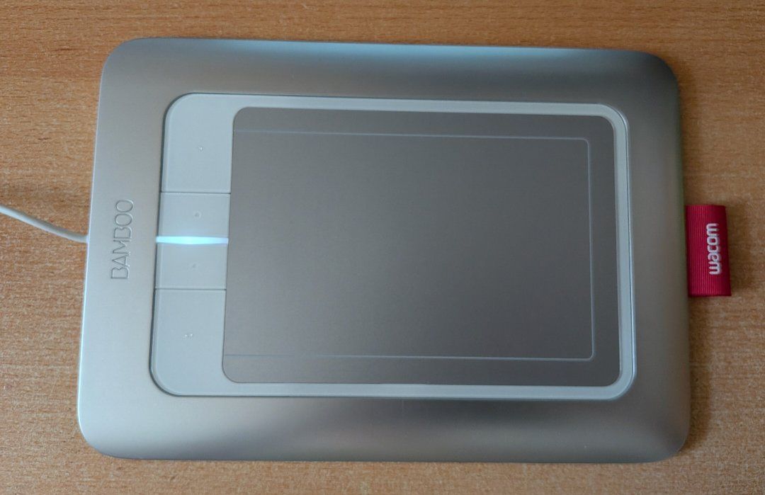 Wacom Tablettes PC: Tablette graphique Wacom Bamboo Fun CTH-461 – D'occasion à Cernier par Poussetofiol