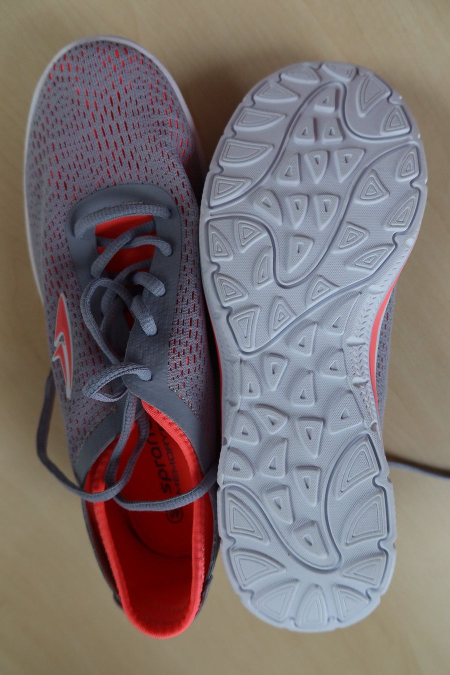 Damenschuhe: Damen Sneaker Grösse 40 mit Memoryfoamsohle - NEU – Neu und originalverpackt aus Zürich von Piki7 2