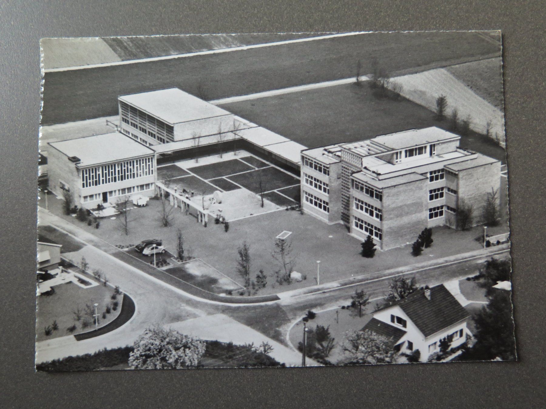 Ansichtskarten: WALLISELLEN - MÖSLISCHULHAUS – Gebraucht aus Wittenbach von lipasal