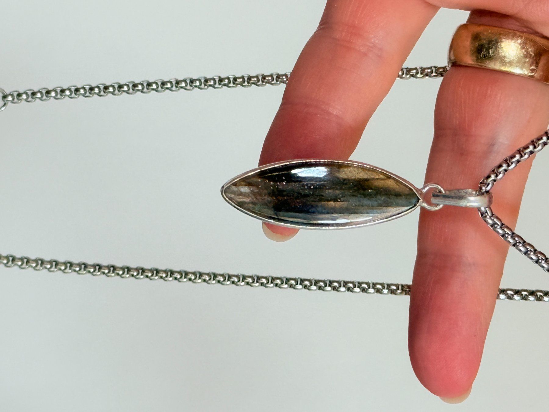 Ketten: Collier avec Labradorite – Neu und originalverpackt aus Genève von AWWA 2