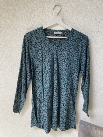 Schöne Masai Bluse Gr. S, blau gemustert