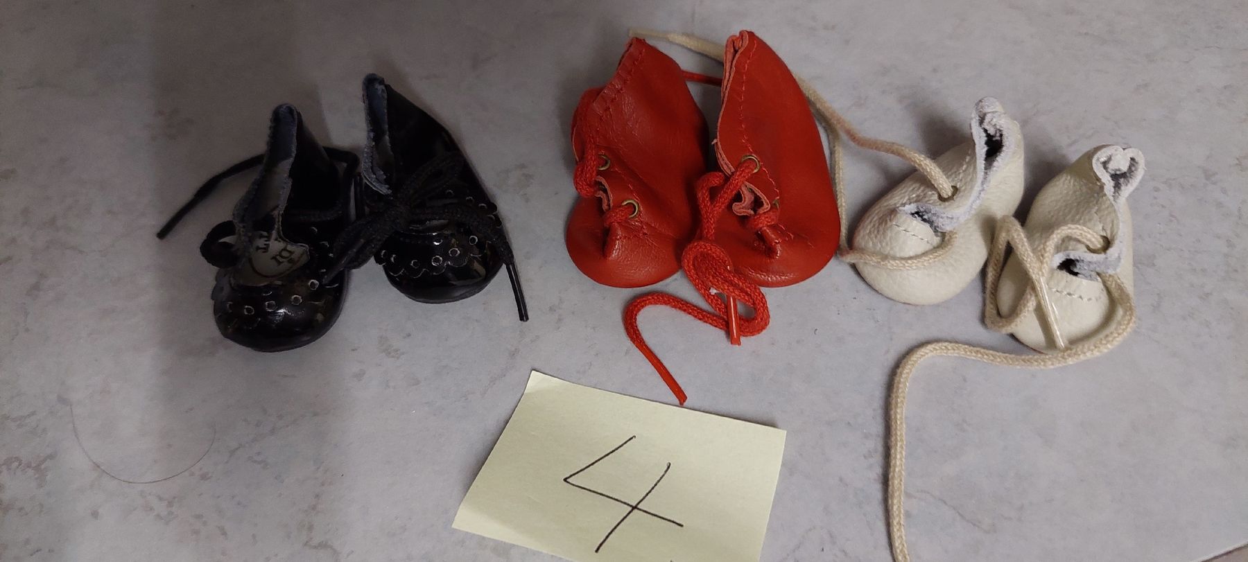 Puppen: Puppenschuhe – Gebraucht aus Muri AG von nindo1 7