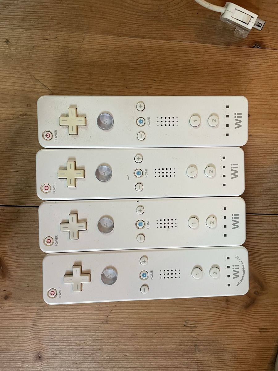 Nintendo Console: Nitendo Wii inkl. 4 Controller & 2 Nunchucks – Usato da Winterthur venduto da Xavira 2