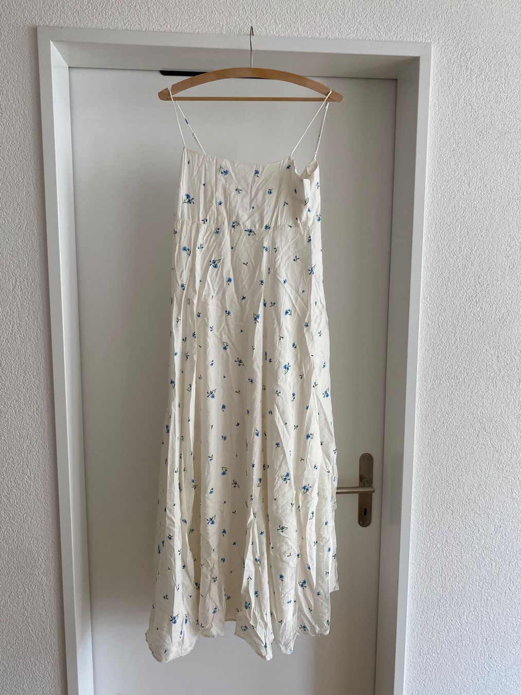 H&M Kleider: Maxikleid mit Blume von H&M – Gebraucht aus Emmen von Linda-Bachmann