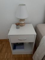 weiße Nachttische