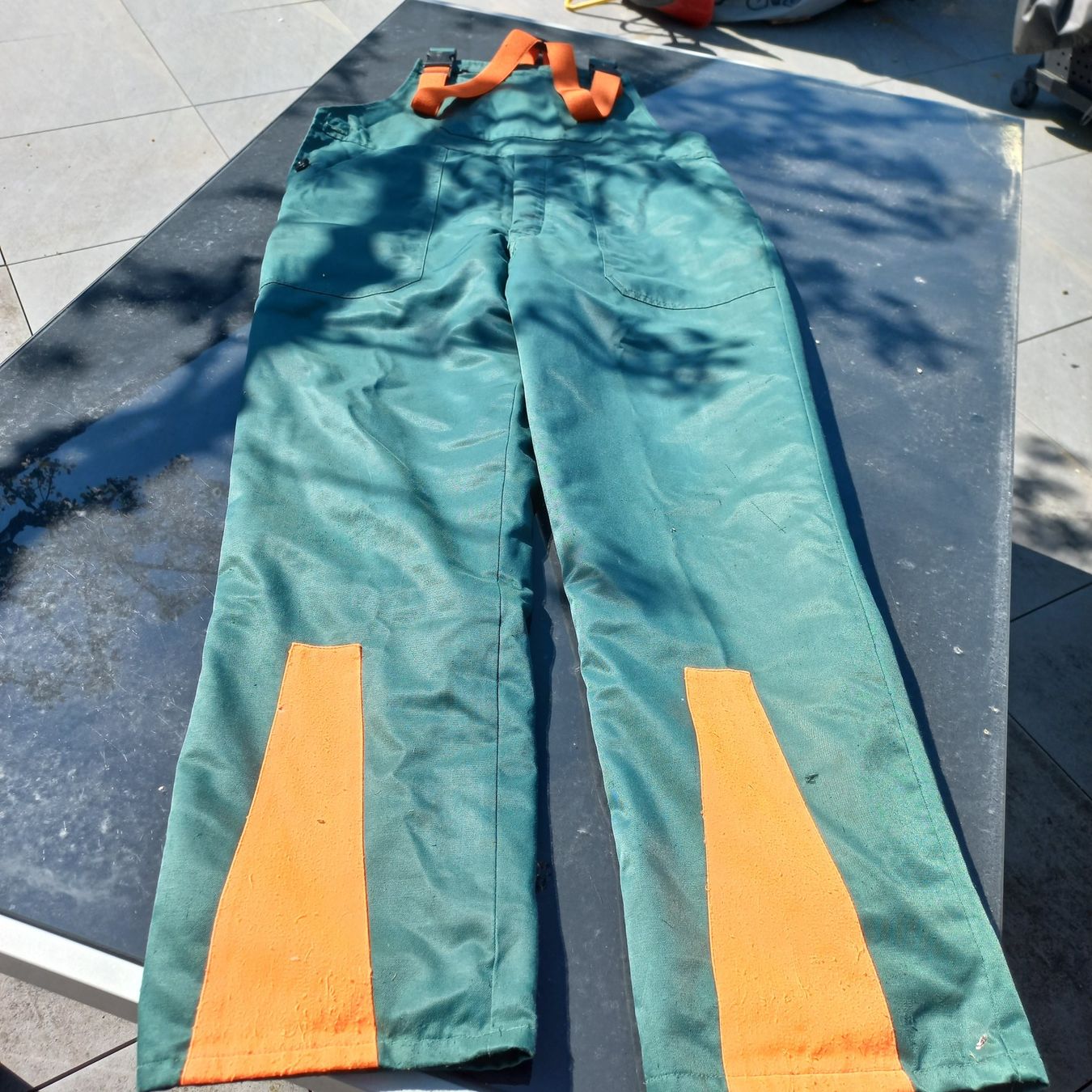 Pantaloni: Schnittschutz-Hose – Nuovo (secondo la descrizione) da Leuzigen venduto da Belizefarmer01