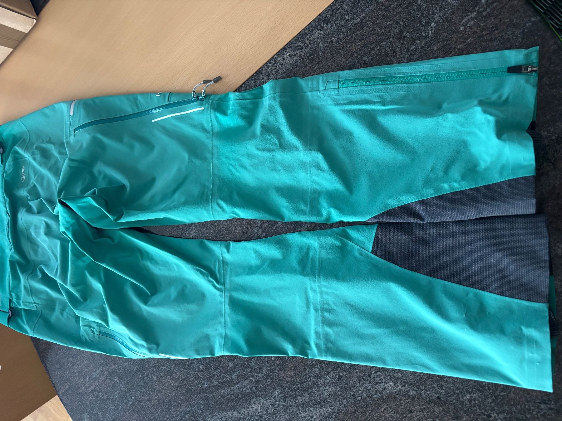 Haglöfs Pantaloni: Haglöfs Hardshellhose Gr.M – Usato da Hasliberg-Hohfluh venduto da hasliberg79 1